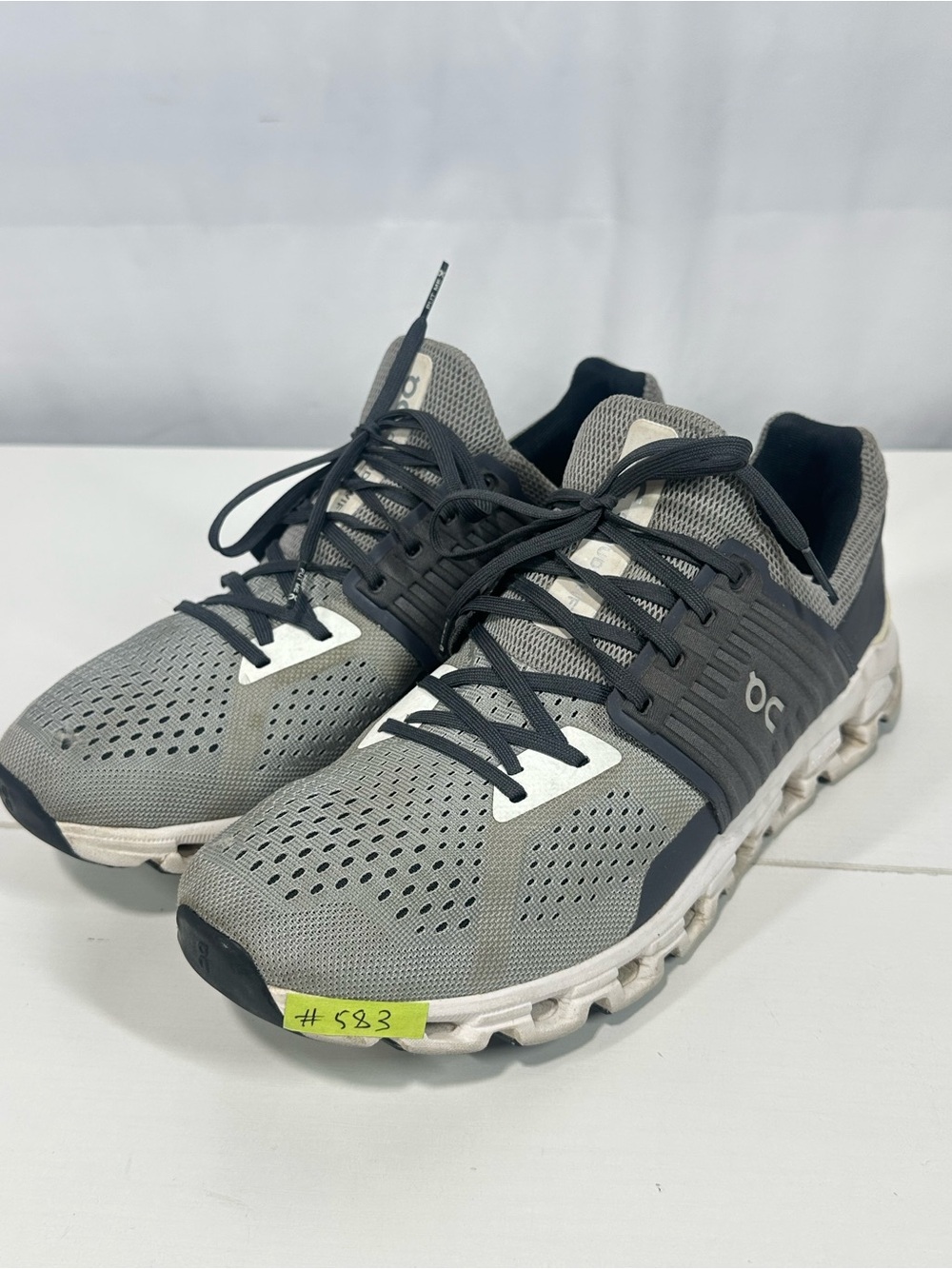 #583 On Cloudswift Alloy Eclipse Sneakers Size 9.5 Small Hole on Toe